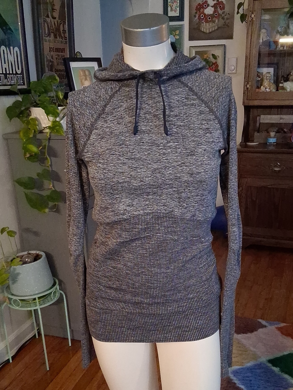 Nike Dri Fit Ribbed Long Sleeved Gray Hooded Shirt